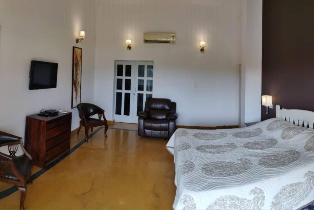 Villa Nazuri W Caretaker Candolim Eksteriør billede